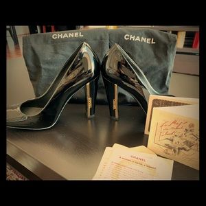 Size 7 Chanel pumps